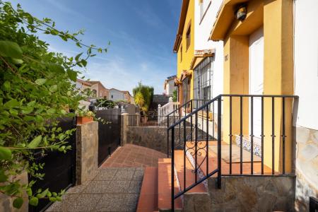 Preciosa casa en esquina en Gojar, zona Las Viñas, con patio y bonito huerto, 153 mt2, 3 habitaciones