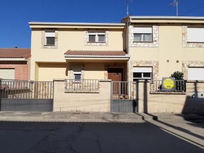 Casa en venta en Torrecilla del Pinar (Segovia). Seminueva. Para entrar a vivir). Ref. 1845, 198 mt2, 4 habitaciones