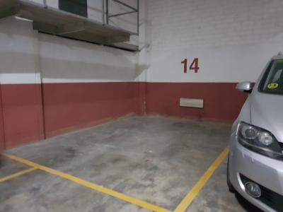Plaza de parking con trastero en venta, 14 mt2
