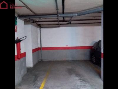 Se vende última plaza de aparcamiento para COCHE PEQUEÑO o varias motos, junto a calle Aragón., 9 mt2
