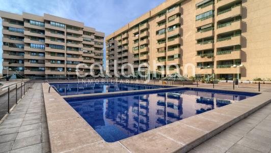 Vivienda con dos terrazas, piscina, garaje en la playa de la Patacona, 88 mt2, 2 habitaciones