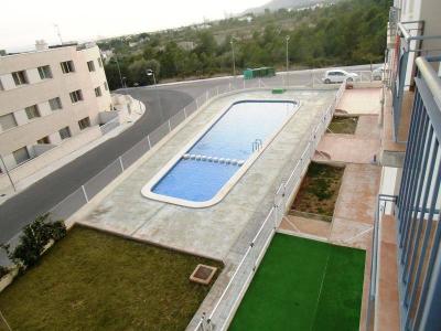 Apartamento de 55 m2 con 2 dormitorios piscina y jardín comunitario parking incluido, 79 mt2, 2 habitaciones
