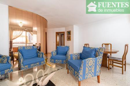 Gran oportunidad, vivienda exterior con terraza, bien orientada, a un paso del puerto de Alicante, 132 mt2, 3 habitaciones