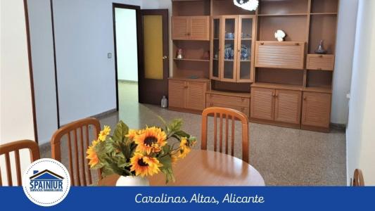 Venta este amplio piso en Carolinas Altas, Alicante., 110 mt2, 4 habitaciones