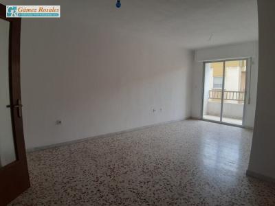Piso con 93m2 y terraza en el centro de Almería, 93 mt2, 4 habitaciones