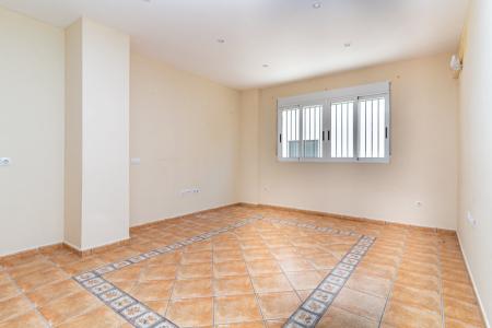 PISO SEMINUEVO CON TRES DORMITORIOS, PARKING Y TRASTERO, 90 mt2, 3 habitaciones