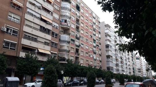 Piso con terraza en Avda. Santos Patronos de Alzira, 130 mt2, 4 habitaciones