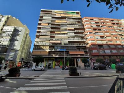 Primer piso en Av. Santos Patronos. Alzira, 161 mt2, 5 habitaciones