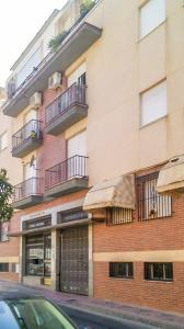 Amplio piso de 3 dormitorios, con plaza de garaje cerrada, situado en la calle España de Armilla., 95 mt2, 3 habitaciones