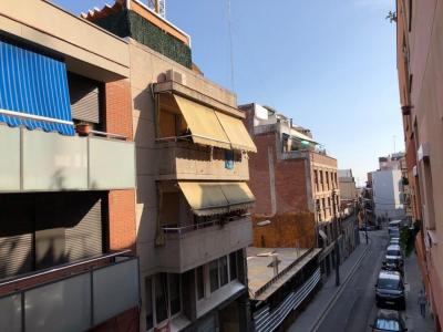 Es tracta d'una vivenda a LA TEIXONERA, al carrer BEAT ALMATÓ, 63 mt2, 3 habitaciones