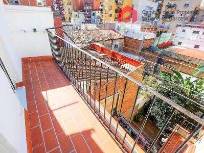 Piso en venta en el barrio de Sant Andreu con terraza y soleado., 69 mt2, 2 habitaciones