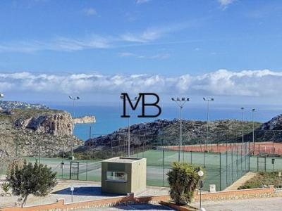 Beautiful apartment with sea view, with a solarium, located in the Pueblo de la Paz in Cumbre del Sol with a total constructed area of 77 M2 including: 49.45 M2 of housing, 8.75 M2 of terrace, 16 M2 o, 50 mt2, 2 habitaciones