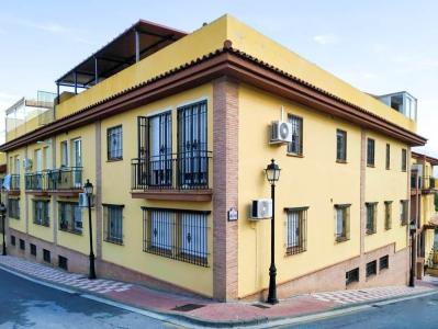 Bonito piso de 3 dormitorios, con garaje, patio y trastero, en la urbanización Bellavista de Cájar., 109 mt2, 3 habitaciones