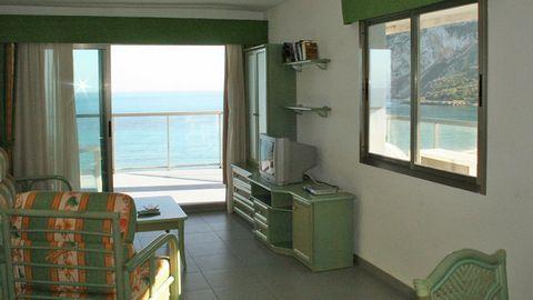 Grandiosas vistas al mar desde este piso en primera línea de Calpe., 101 mt2, 2 habitaciones