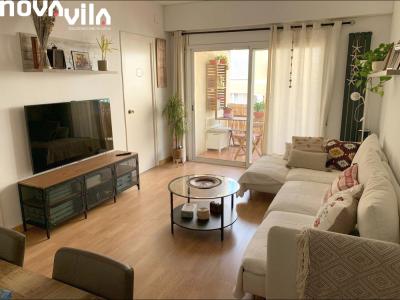 Piso en venta en Pleno centro de Castelldefels, zona Santa María, 114 mt2, 4 habitaciones