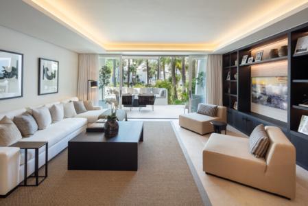 Luxurious Beachside Apartment With Modern Amenities For Sale In Puente Romano, Marbella Golden Mile, 138 mt2, 3 habitaciones