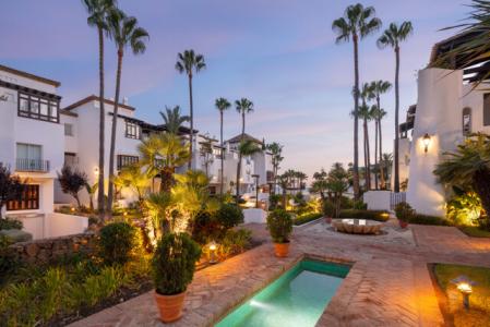 Luxury Seaside Iberis 12 Apartment For Sale In Marina De Puente Romano, Marbella Golden Mile, 138 mt2, 3 habitaciones