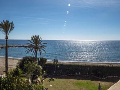 Lovely Beachfront Apartment With Stunning Sea Views For Sale In La Herradura, Marbella - Puerto Banu, 124 mt2, 2 habitaciones