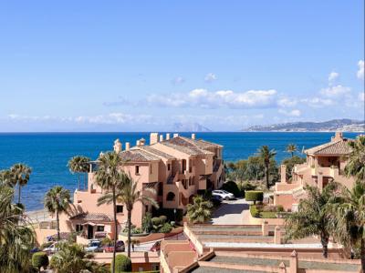 Exquisite 3-bedroom Beachfront Apartment With Sea Views For Sale In Riviera Andaluza, Estepona, 226 mt2, 3 habitaciones