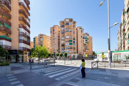 Venta de piso en Granada (Zona Avda. América), 78 mt2, 3 habitaciones
