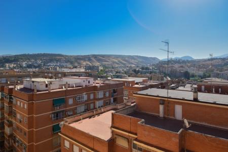 Excelente piso en la mejor zona del Zaidín, con vistas inmejorables para disfrutar en la terraza., 90 mt2, 3 habitaciones