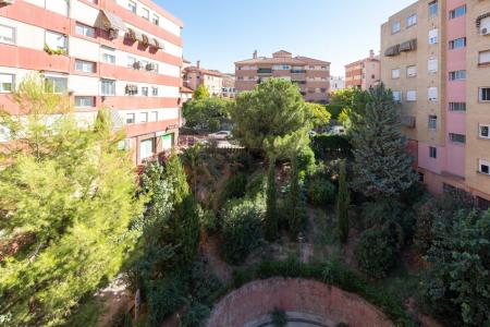 Amlio piso de 4 dormitorios en Zona Camino Bajo de Huetor., 117 mt2, 4 habitaciones