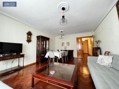 Se vende piso de 4 dormitorios para entrar a vivir en la zona de la Amistad, Guadalajara., 164 mt2, 4 habitaciones