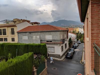 Apartamento a 10 minutos de Granada, dos balcones y buenas vistas, 106 mt2, 3 habitaciones