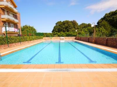 En ISLA. Urbanización privada con piscina., 65 mt2, 2 habitaciones