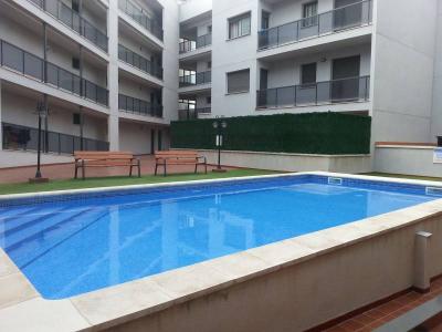 Piso de 70 m2 con terraza de 42 m2 y piscina comunitaria, 80 mt2, 2 habitaciones