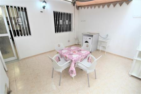Coqueto apartamento con dos patios y cuarto lavadero en zona Arenales con licencia vacacional, 60 mt2, 1 habitaciones