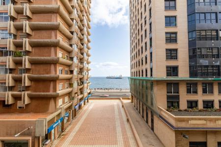 Piso céntrico con vistas al mar y plaza de garaje en Las Palmas, 94 mt2, 3 habitaciones