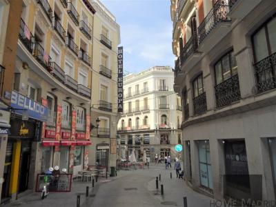 ESTUDIO HOME MADRID OFRECE ático con terraza a escasos metros de la Puerta del Sol, 99 mt2, 2 habitaciones