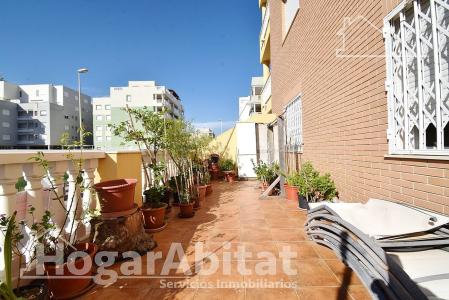 SEMINUEVO Y ESQUINERO CON GRAN TERRAZA Y GARAJE, 96 mt2, 2 habitaciones