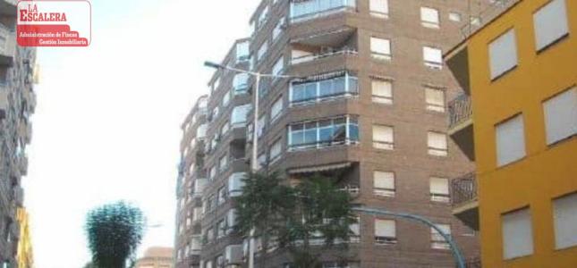 Se vende magnifico piso 115 m2 en AV Constitucion, Novelda., 115 mt2, 3 habitaciones