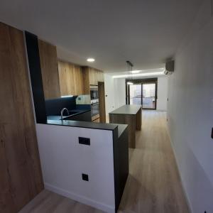 1 piso totalmente reformado con materiales de 1 calidad, 3 dorm. cocina office, comedor, 2 baño, pat, 109 mt2, 3 habitaciones