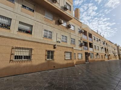 Se vende piso en zona avda. Juan Carlos I en Roquetas de Mar, 71 mt2, 2 habitaciones