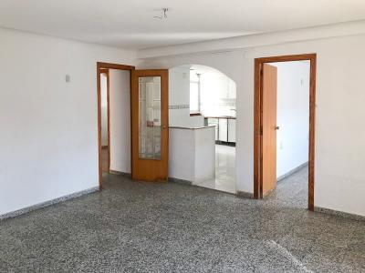 Amplio Piso en Sagunto - Buena Oportunidad Inmobiliaria !!!, 111 mt2, 4 habitaciones