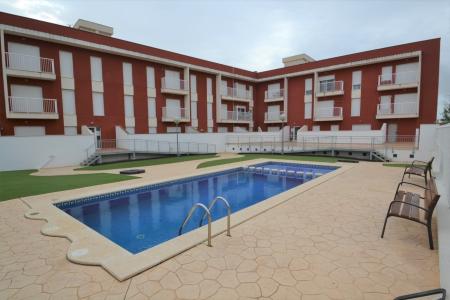 Piso de 2 dormitorios, parking y piscina comunitaria en Sant Jaume d’Enveja, 50 mt2