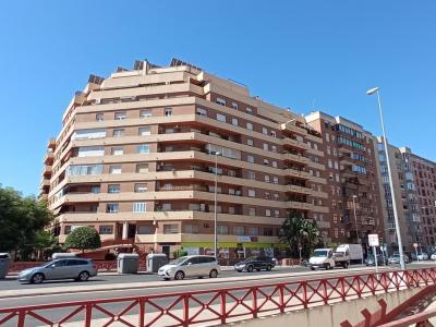 ¿Quieres Vivir en San Bernardo Sevilla en un piso de 4 habitaciones con garaje, 118 mt2, 4 habitaciones