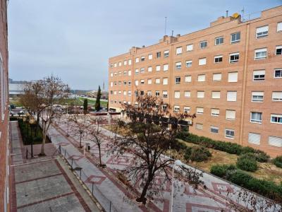 PISO RENTA LIBRE  REFORMADO Y AMUEBLADO A 3' DEL NUEVO HOSPITAL, 137 mt2, 3 habitaciones