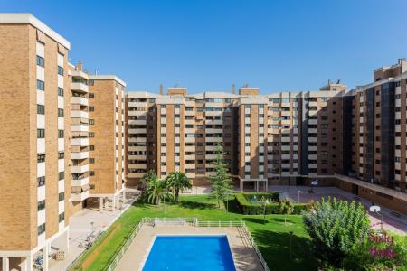 Vivienda de 4 dormitorios en urbanización privada con piscina, 109 mt2, 4 habitaciones