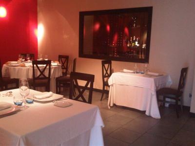 Restaurante en Avenida de La Rioja 52-54 en Agoncillo, La Rioja, en la carretera Nacional 232, 358 mt2
