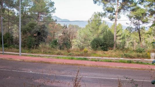 Amplia y luminosa terreno urbanizable con vistas despejadas en Corbera de Llobregat