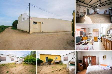 Gran terreno en Coria del Río con casa, almacén y amplio garaje!!!!, 363 mt2