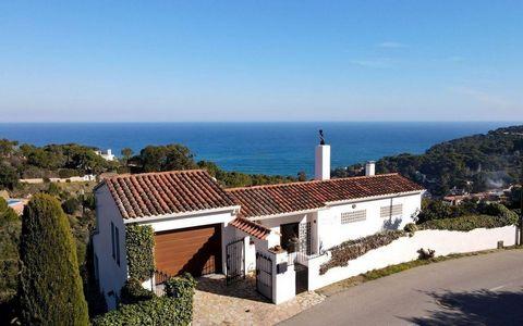 Casa de estilo mediterráneo con muy buenas vistas al mar, 265 mt2