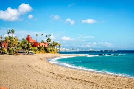 Espectacular villa a estrenar a tres minutos caminando a la playa en Benalmádena, 483 mt2, 4 habitaciones