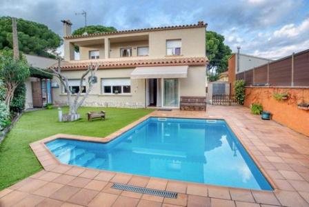 PRECIOSA CASA con piscina andando a la playa en Sant Antoni de Calonge, 210 mt2