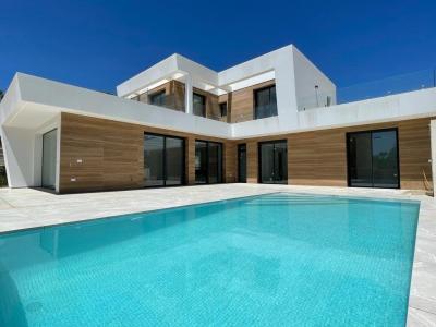 Calpe: Preciosa villa moderna de nueva construcción a poca distancia de la playa, 325 mt2, 4 habitaciones