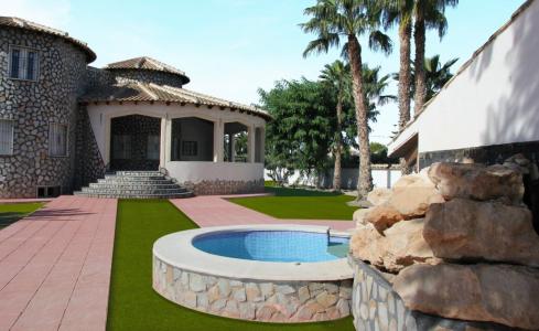Villa con piscina zona barbacoa y jardín en Catral, Alicante, 545 mt2, 5 habitaciones